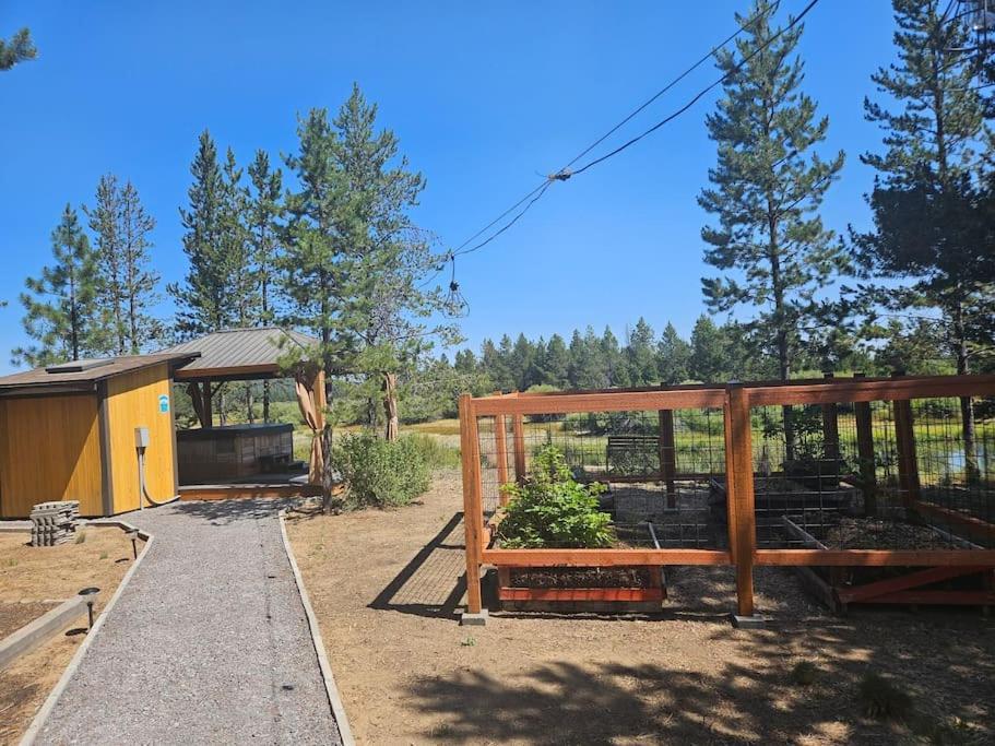 Beautiful Riverfront Near Mt Bachelor With Hot Tub بيند المظهر الخارجي الصورة