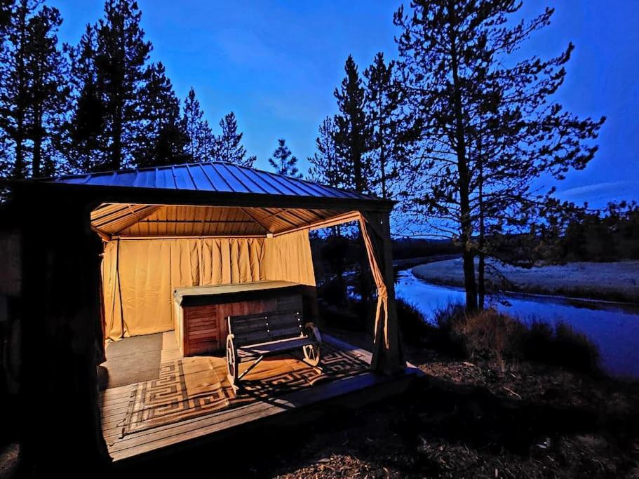 Beautiful Riverfront Near Mt Bachelor With Hot Tub بيند المظهر الخارجي الصورة